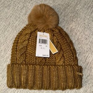 🧶 NWT Michael Kors Cable Knit Beanie – Camel with Pom Pom
